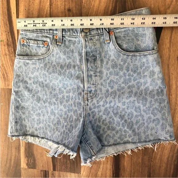 Levis Premium Ribcage Short Size 29 Super High Rise Button Fly Cut-Offs Wildcat